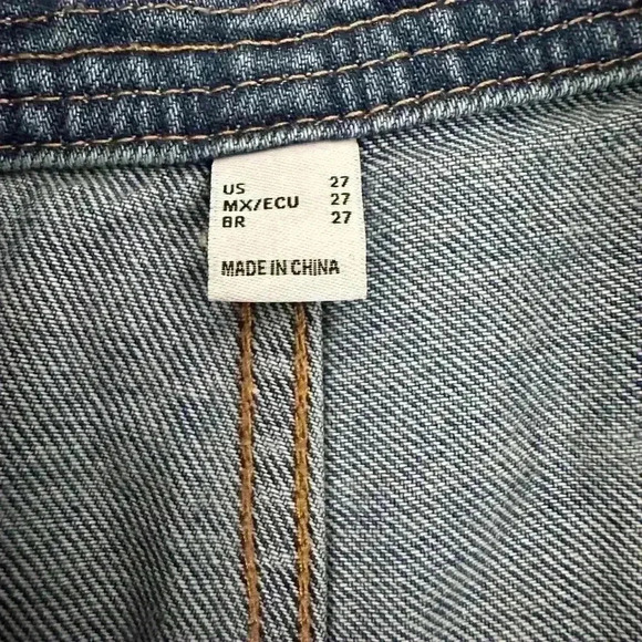 Like New Women’s High Waisted Denim Mom Shorts size 27 - Picture 3 of 3
